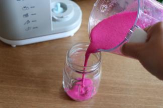 开盖倒出奶昔即可；