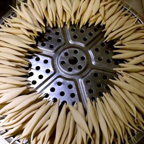 7.按上面的方法依次搓完并摆放好