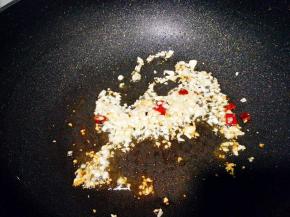 有一点焦黄即可