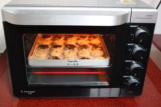 中层，170度，上下火，25分钟。PS：每个烤箱不同，时间和温度略有差异。