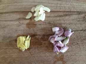 葱、姜、蒜切片