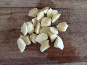 土豆削皮切滚刀块