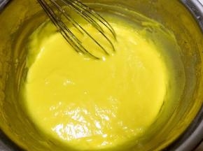 搅拌好的面糊细腻顺滑