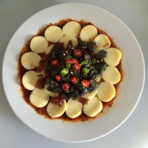 最后撒青红椒圈点缀