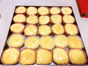 入烤箱140度烤40分钟，表面微微上色即可，我做的是2份的量