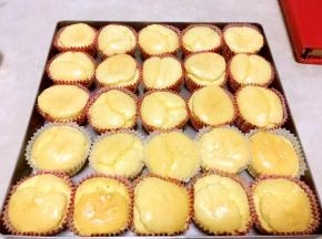 入烤箱140度烤40分钟，表面微微上色即可，我做的是2份的量