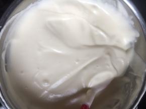 面糊倒入蛋白霜，切拌均匀，一定要均匀