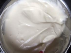 面糊倒入蛋白霜，切拌均匀，一定要均匀