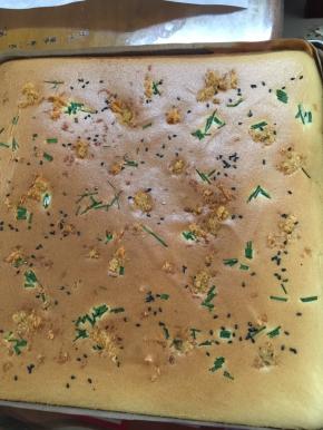 看上去不错，乘热撕去油纸