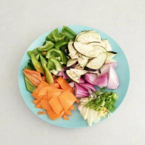 准备配菜如图。