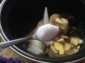 加入适量的食盐；