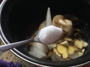 加入适量的食盐；