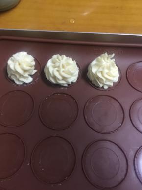 挤花，感觉面糊干湿正好，非常好挤