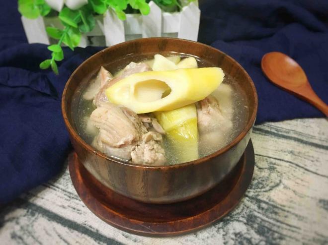 好喝的笋干鸭腿汤