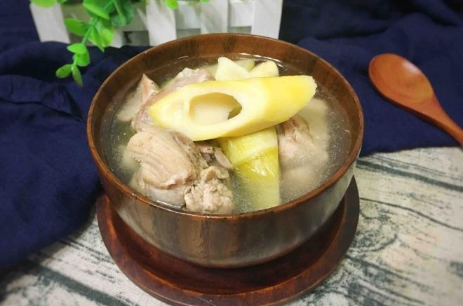好喝的笋干鸭腿汤