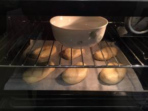 启动烤箱发酵功能，38度50分钟（放一碗热水）