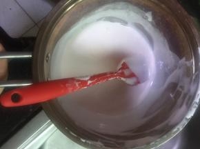 淡奶油和棉花糖小火加热融化