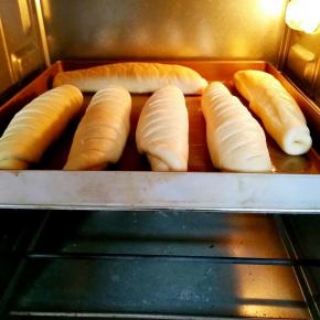 烤鱼提前预热175度，烘焙20分钟，中途加盖锡纸以防上色过重。