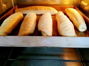 烤鱼提前预热175度，烘焙20分钟，中途加盖锡纸以防上色过重。