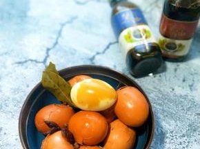 我这就泡了了两个小时，色泽非常红润发亮，酱香味十足。这是一般酱油所不能比的哦。