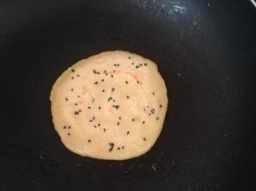 好了，可以出锅。重复步骤，至面糊全部用完。