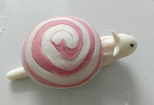 放上蜗牛壳，中小火，冷水上锅蒸。