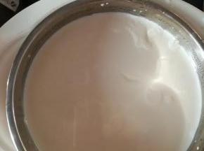 加入自制的山楂酱就可以吃了。