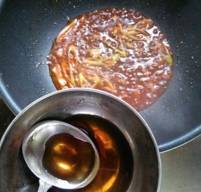 加酱汁B，熬浓。