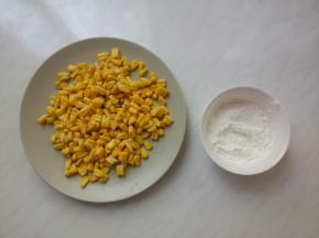 准备玉米粒半根的量，玉米淀粉。
