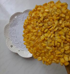 用铲子铲出来，放在吸油纸上。