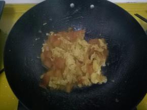 炒好的木须柿子。