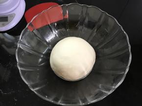 揉成光滑的面团。