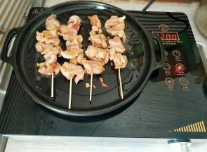 煎至表面金黄，翻面继续煎