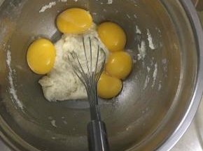 加入蛋黄