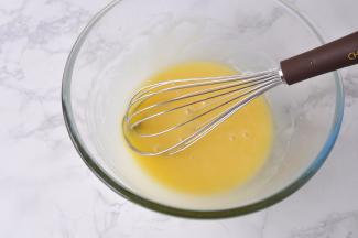 再次打匀，这时的糖基本已经溶化了。