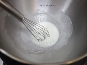 用温度计测一下温度搅拌加热至45度离火