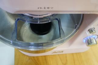 再启动厨师机高速打5-10分钟蛋白足够坚硬的程度