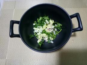 葱蒜香菜适量。
