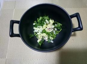 葱蒜香菜适量。
