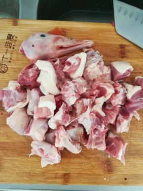 切成大小合适的块。