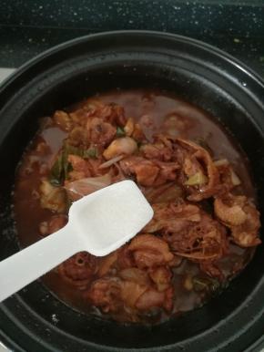 加入糖，提鲜。