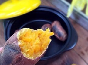 关火，不要打开盖子，利用砂锅的余温，继续焖约10分钟，待砂锅不再烫手的时候，就可以开吃了