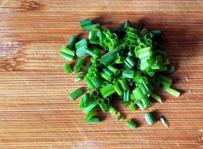 葱切成葱花