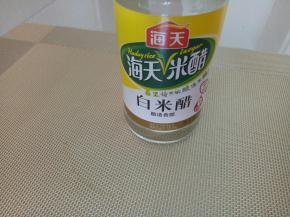 白色米醋适量。