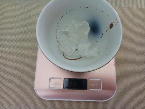 冰糖50克，备用。