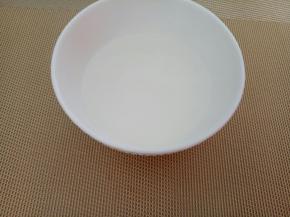 凉开水，多半碗。