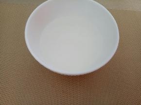 凉开水，多半碗。