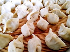 以此类推做完其余的饺子。