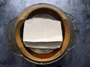 豆腐用淡盐水泡下去除豆腥味。