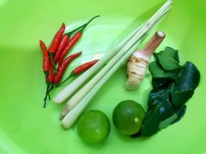 做冬阴功最重要的几样香料（如果当地买不到可以网购）